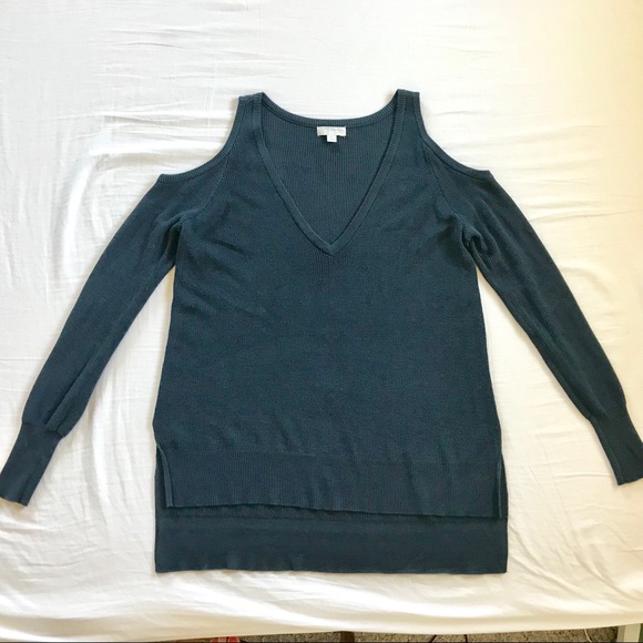 14th & Union Cold Shoulder Long Sleeve Sweater - Picture 5 of 8